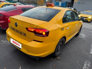 2021 Volkswagen Polo VI, жёлтый, 979000 рублей, вид 4