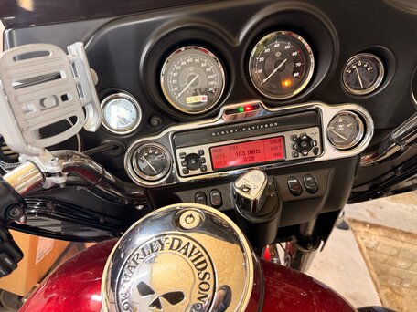 2011 Harley-Davidson Electra Glide, красный, 930000 рублей, вид 2