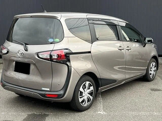 2021 Toyota Sienta II Рестайлинг, серый, 1199000 рублей, вид 5