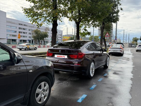 2010 BMW 5 серии Gran Turismo 535i VI (F10/F11/F07), пурпурный, 1600000 рублей - вид 12