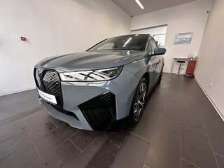 2022 BMW iX xDrive40 I (I20), серый, 8290000 рублей, вид 3