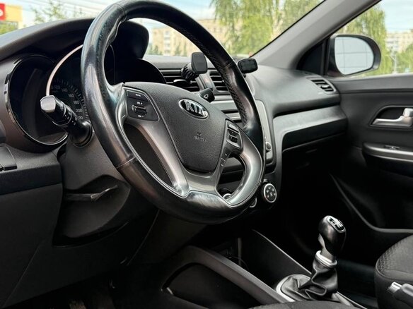 2016 Kia Rio III Рестайлинг, красный, 950000 рублей - вид 5