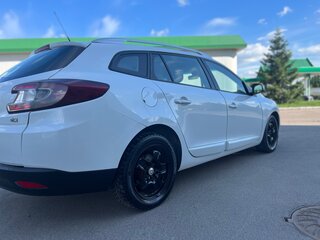 2013 Renault Megane III Рестайлинг, белый, 530000 рублей, вид 4