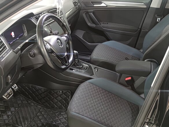 2019 Volkswagen Tiguan II, чёрный, 2550000 рублей - вид 4