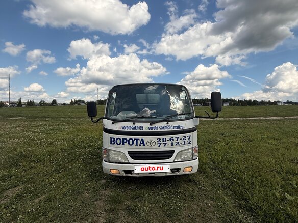2002 Toyota Dyna, белый, 900000 рублей