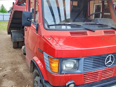 1989 Mercedes-Benz T1, красный, 750000 рублей, вид 2