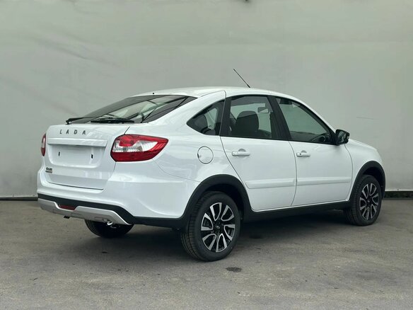2026 Lada (ВАЗ) Granta Active Cross I Рестайлинг, белый, 1201000 рублей - вид 3