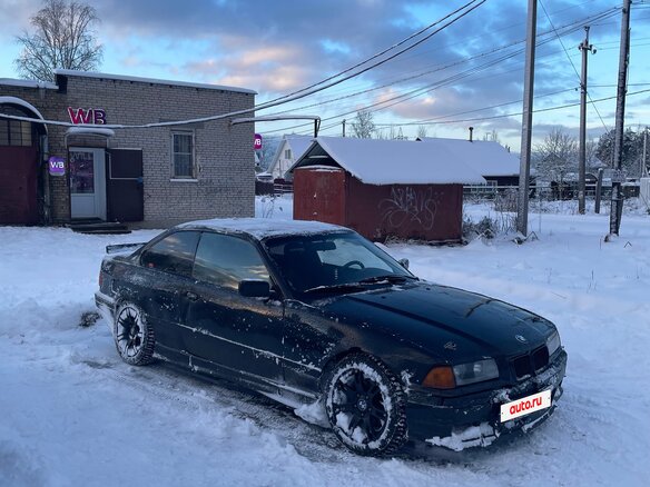 1992 BMW 3 серии 318i III (E36), чёрный, 430000 рублей - вид 2