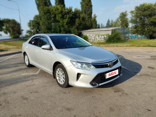 2015 Toyota Camry VII (XV50) Рестайлинг, серебристый, 1850000 рублей, вид 1