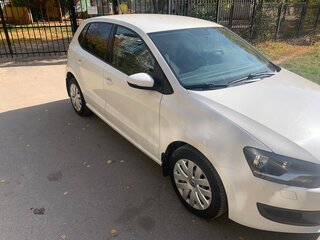 2014 Volkswagen Polo V, белый, 950000 рублей, вид 2