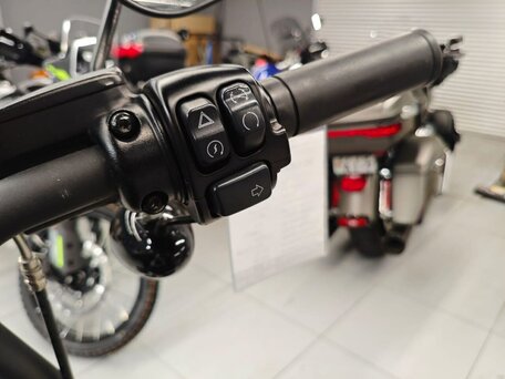 2020 Harley-Davidson Street Bob, чёрный, 1350000 рублей, вид 4