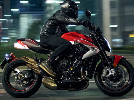 2025 MV Agusta Brutale 800, красный, 2590000 рублей, вид 3