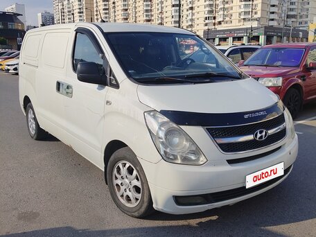 2010 Hyundai Grand Starex, белый, 900000 рублей, вид 2