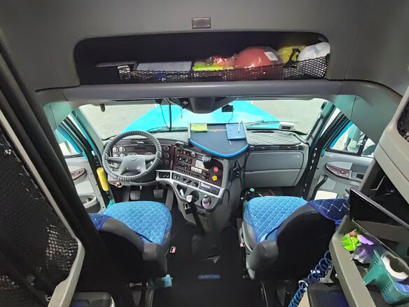 2004 Freightliner Century Class, зелёный, 3200000 рублей - вид 15
