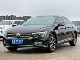 2022 Volkswagen Magotan B8 Рестайлинг, чёрный, 1701000 рублей, вид 1