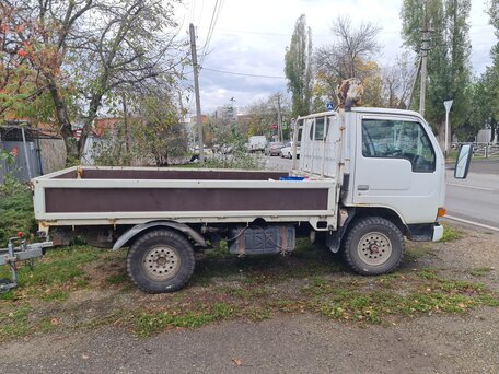 1990 Nissan Atlas, белый, 1200000 рублей, вид 1