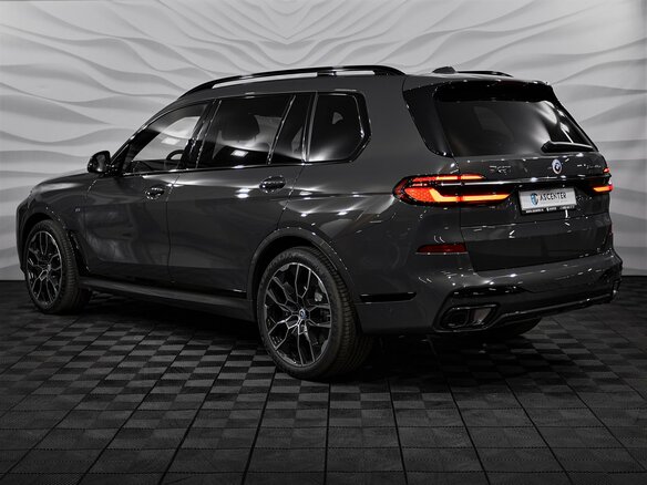 2025 BMW X7 40d I (G07) Рестайлинг, серый - вид 4