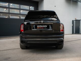 2023 Rolls-Royce Cullinan Black Badge I (Series I), чёрный, 36890000 рублей, вид 3