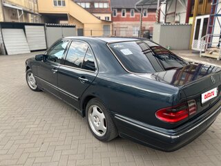 2002 Mercedes-Benz E-Класс 320 II (W210, S210) Рестайлинг, синий, 490000 рублей, вид 3