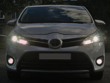2013 Toyota Verso I Рестайлинг, серебристый, 1300000 рублей, вид 2