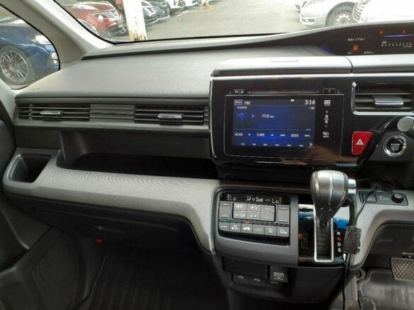 2017 Honda Stepwgn Spada V, белый, 1850000 рублей - вид 14