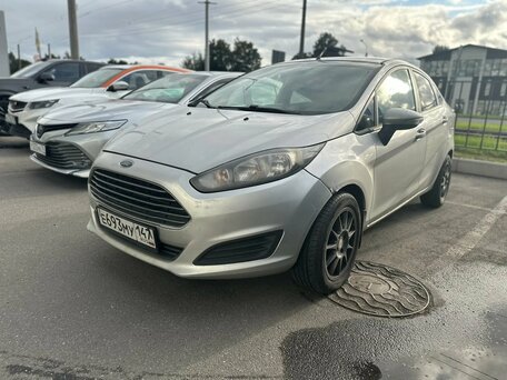 2016 Ford Fiesta Mk6 Рестайлинг, серебристый, 579000 рублей, вид 1