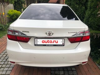 2016 Toyota Camry VII (XV50) Рестайлинг, белый, 2050000 рублей, вид 3