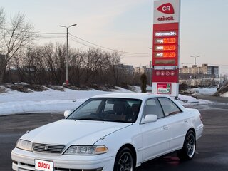 1996 Toyota Mark II VIII (X100), белый, 850000 рублей, вид 2