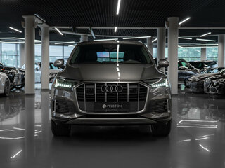 2021 Audi Q7 45 TFSI II (4M) Рестайлинг, серый, 5100000 рублей, вид 3