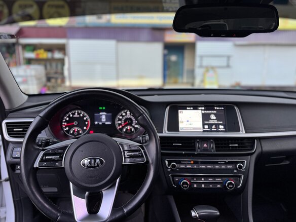 2019 Kia Optima IV Рестайлинг, белый, 1400000 рублей - вид 11
