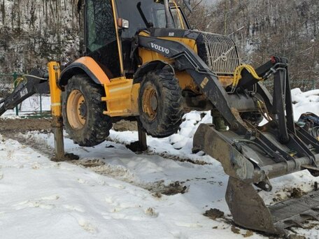 2011 Volvo BL, жёлтый, 6100000 рублей, вид 1