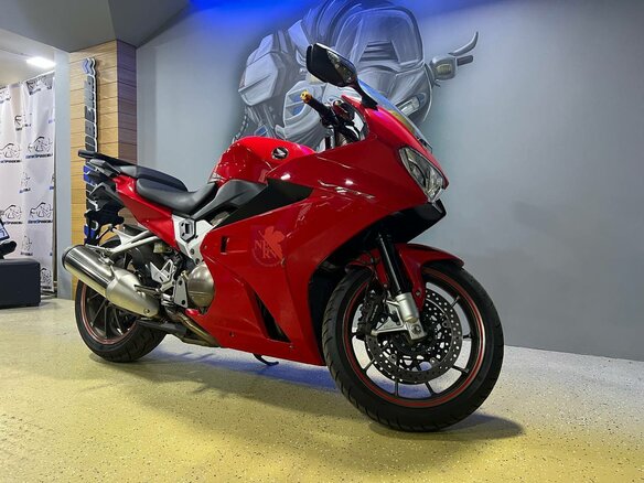 2015 Honda VFR 800, красный, 745000 рублей - вид 11