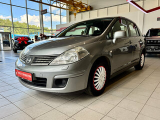 Nissan Tiida I