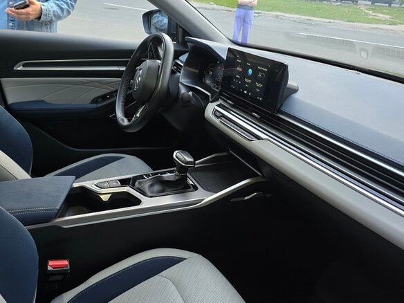 2023 Geely Emgrand II, серый, 1600000 рублей - вид 5