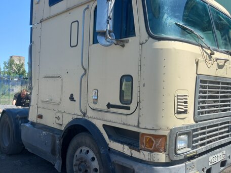 1998 International 9000 Series, бежевый, 550000 рублей, вид 2