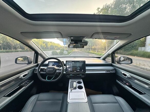 2025 Aion Y Plus 49.75 kWh, голубой, 1671001 рублей - вид 7