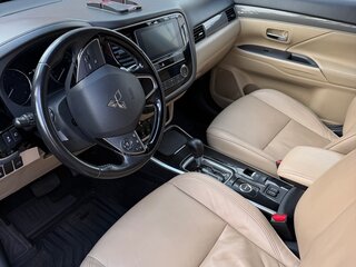2019 Mitsubishi Outlander III Рестайлинг 3, белый, 1900000 рублей, вид 3