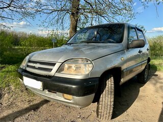 2004 Chevrolet Niva I, серебристый, 338000 рублей, вид 3