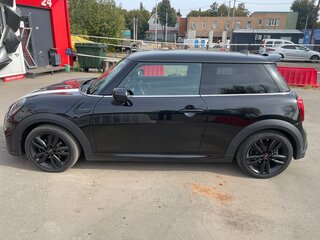 2021 Mini Hatch Cooper III (F55/F56) Рестайлинг 2, чёрный, 2990000 рублей, вид 4