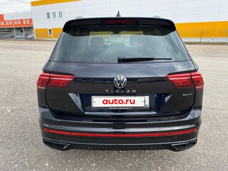 2021 Volkswagen Tiguan II Рестайлинг, чёрный, 3680000 рублей, вид 3