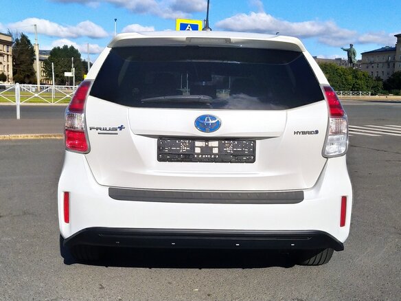 2019 Toyota Prius v (+) I Рестайлинг (ZVW40/41), белый, 2490000 рублей - вид 3