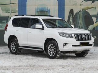 2018 Toyota Land Cruiser Prado 150 Series Рестайлинг 2, белый, 5900000 рублей, вид 3