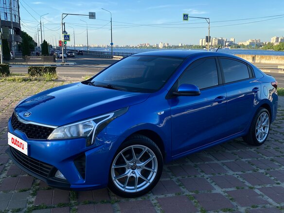 2020 Kia Rio IV Рестайлинг, синий, 1450000 рублей - вид 5