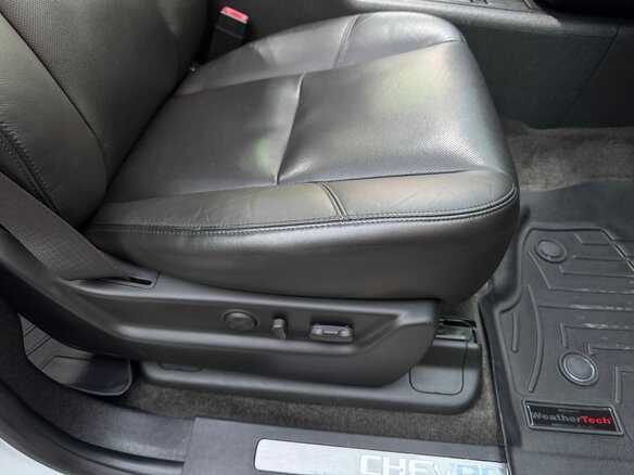2011 Chevrolet Tahoe 6AT III, белый, 3480000 рублей - вид 18