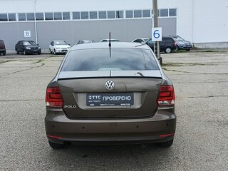 2015 Volkswagen Polo V Рестайлинг, коричневый, 680000 рублей, вид 4