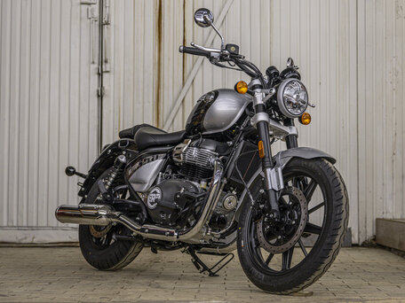 2026 Royal Enfield Super Meteor, чёрный, 764000 рублей, вид 2