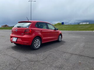 2017 Volkswagen Polo V Рестайлинг, красный, 1070000 рублей, вид 3