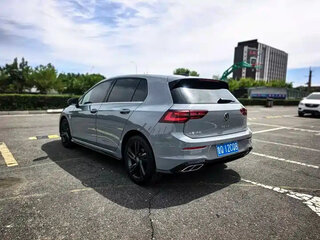 2023 Volkswagen Golf VIII, серебристый, 1549222 рублей, вид 4