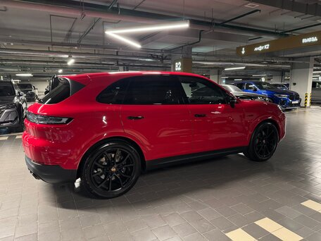 2025 Porsche Cayenne E-Hybrid III Рестайлинг, красный, 15590000 рублей, вид 2