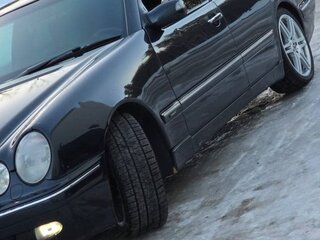 2000 Mercedes-Benz E-Класс 320 II (W210, S210) Рестайлинг, чёрный, 700000 рублей, вид 2